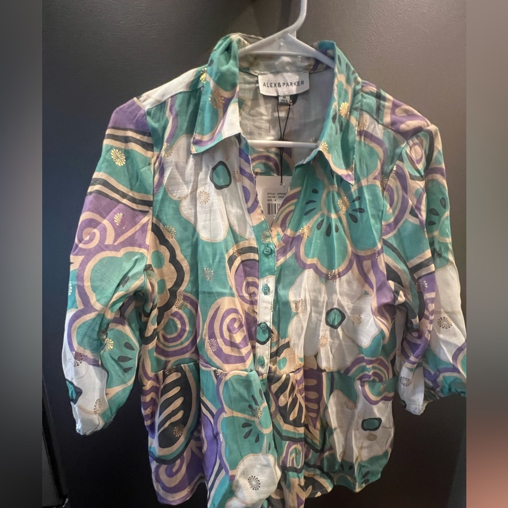 Boutique top nwt Alex and Parker